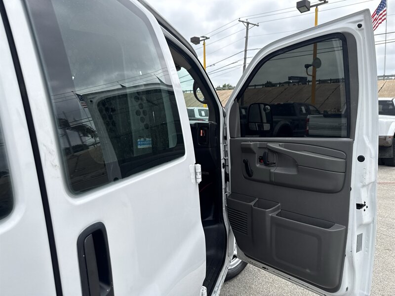 2014 Chevrolet Express 2500 - Photo 14 - Arlington, TX 76011