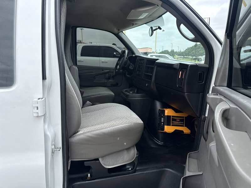 2014 Chevrolet Express 2500 - Photo 15 - Arlington, TX 76011