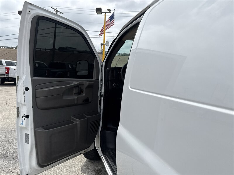 2014 Chevrolet Express 2500 - Photo 12 - Arlington, TX 76011