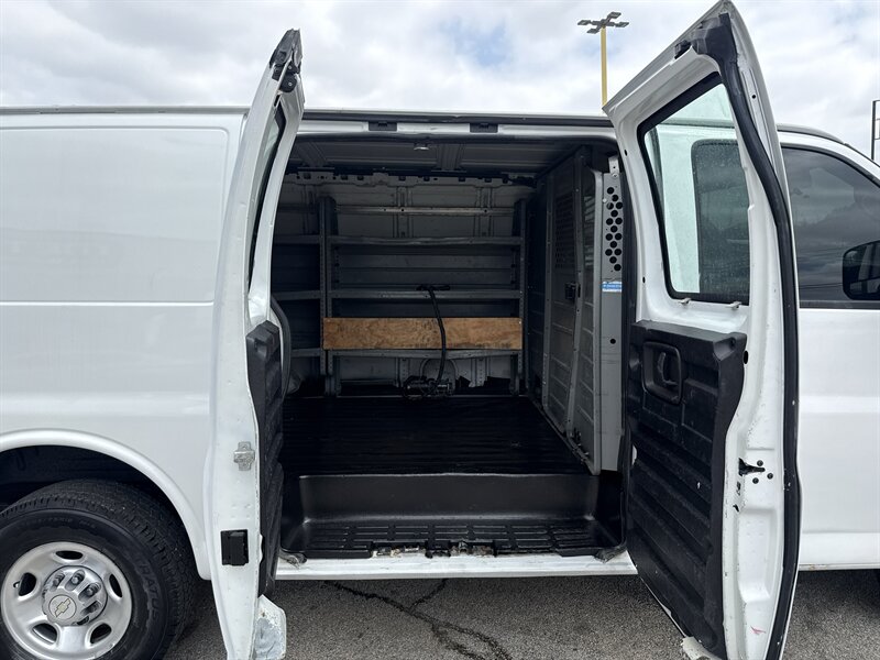 2014 Chevrolet Express 2500 - Photo 16 - Arlington, TX 76011