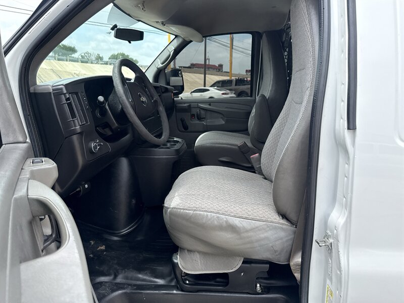 2014 Chevrolet Express 2500 - Photo 13 - Arlington, TX 76011