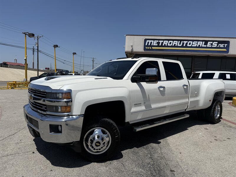 2019 Chevrolet Silverado 3500HD LTZ - Photo 9 - Arlington, TX 76011
