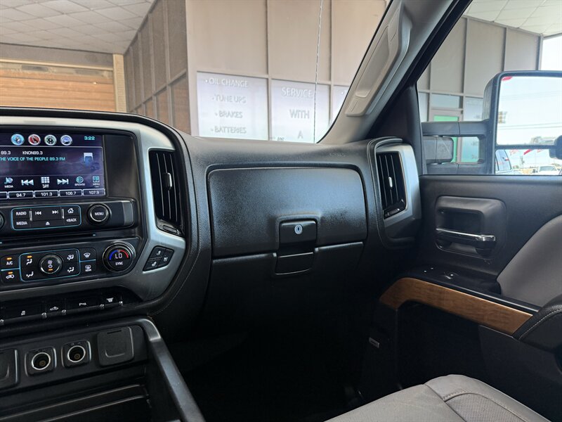 2019 Chevrolet Silverado 3500HD LTZ - Photo 24 - Arlington, TX 76011