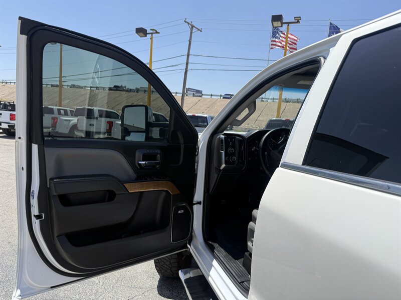 2019 Chevrolet Silverado 3500HD LTZ - Photo 12 - Arlington, TX 76011