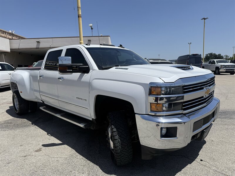 2019 Chevrolet Silverado 3500HD LTZ - Photo 3 - Arlington, TX 76011