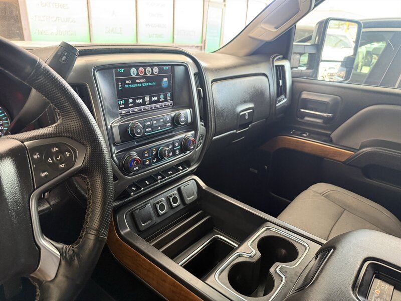 2019 Chevrolet Silverado 3500HD LTZ - Photo 25 - Arlington, TX 76011