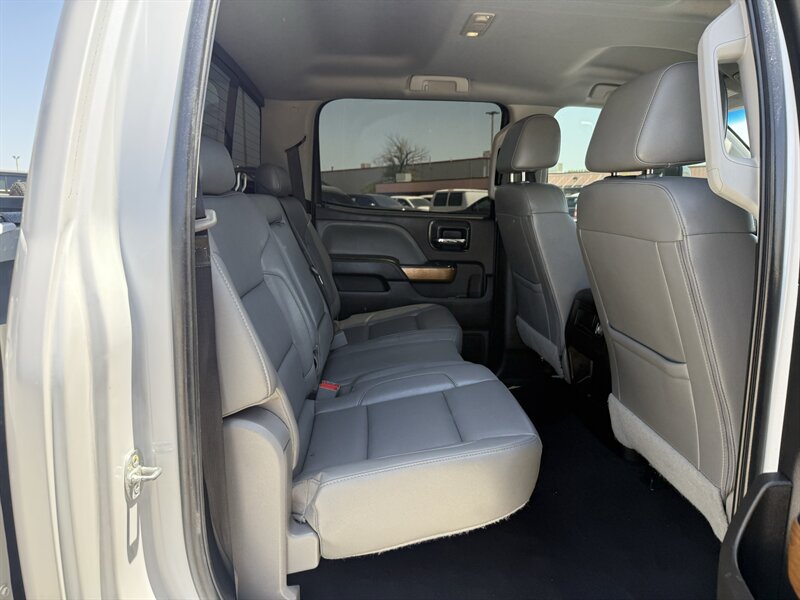 2019 Chevrolet Silverado 3500HD LTZ - Photo 19 - Arlington, TX 76011