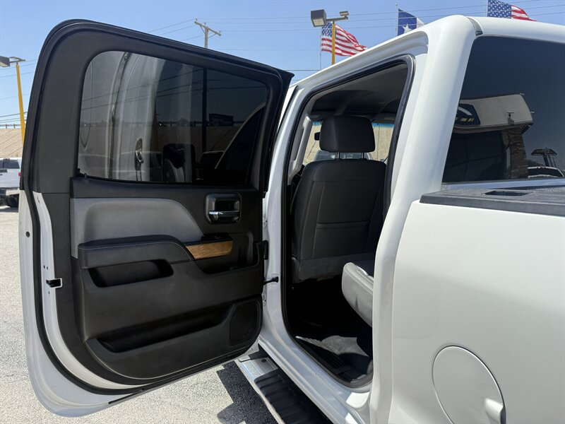 2019 Chevrolet Silverado 3500HD LTZ - Photo 14 - Arlington, TX 76011