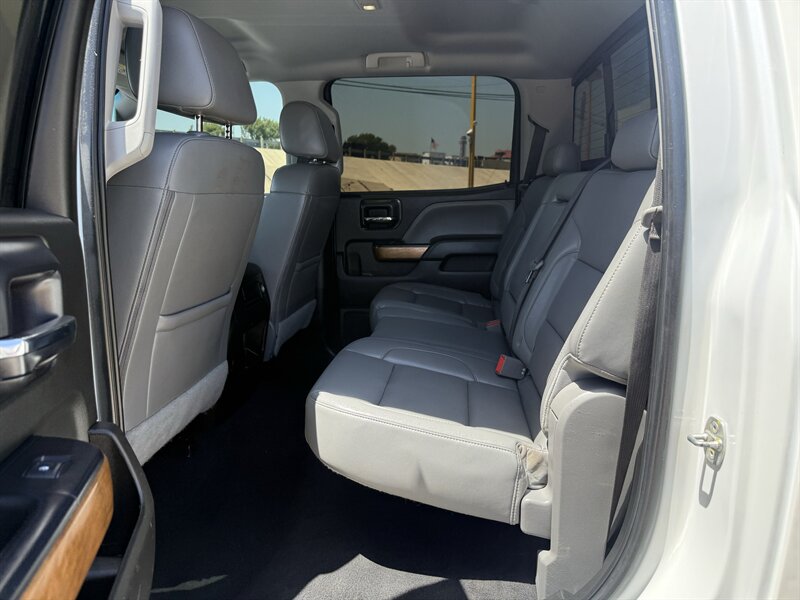 2019 Chevrolet Silverado 3500HD LTZ - Photo 15 - Arlington, TX 76011