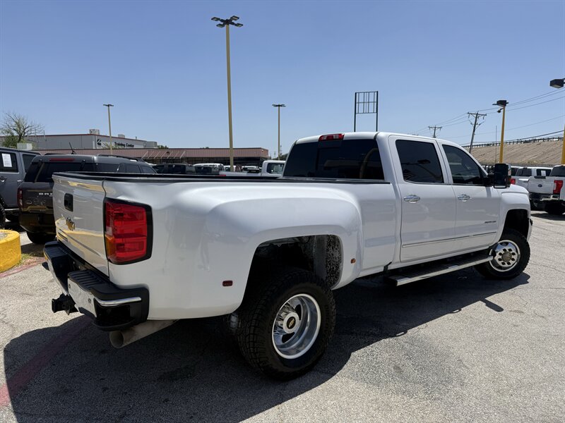 2019 Chevrolet Silverado 3500HD LTZ - Photo 5 - Arlington, TX 76011