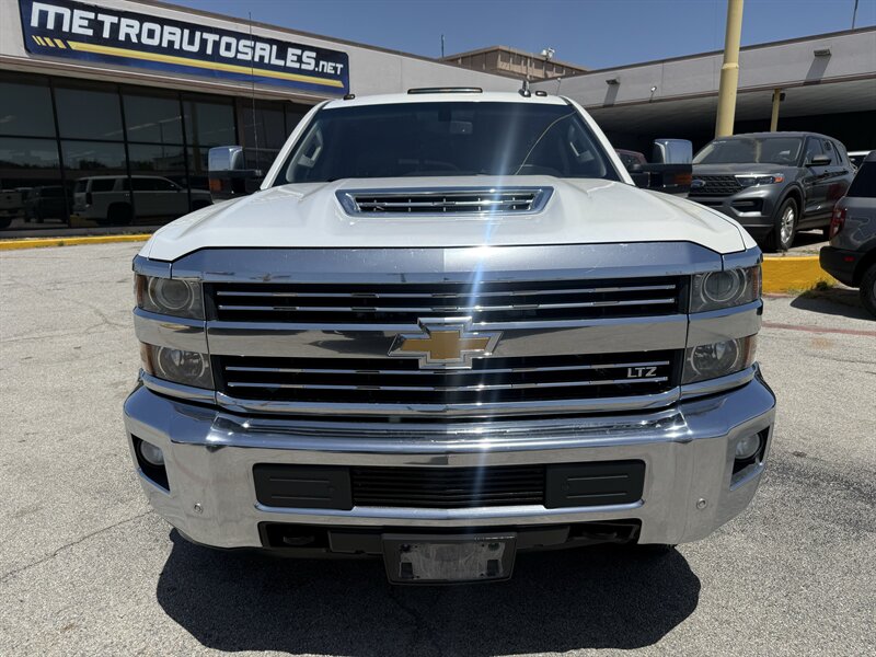 2019 Chevrolet Silverado 3500HD LTZ - Photo 2 - Arlington, TX 76011