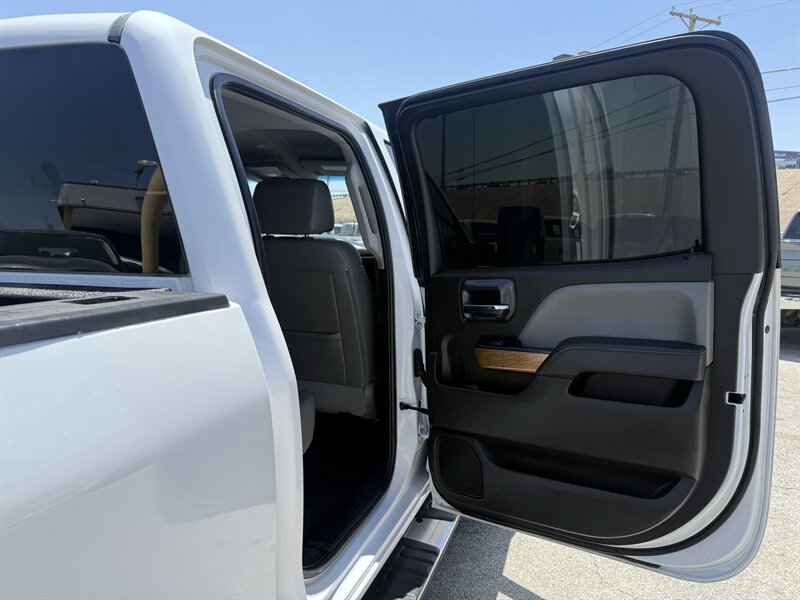 2019 Chevrolet Silverado 3500HD LTZ - Photo 18 - Arlington, TX 76011