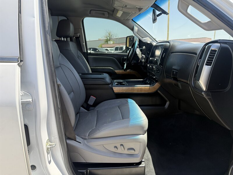 2019 Chevrolet Silverado 3500HD LTZ - Photo 17 - Arlington, TX 76011