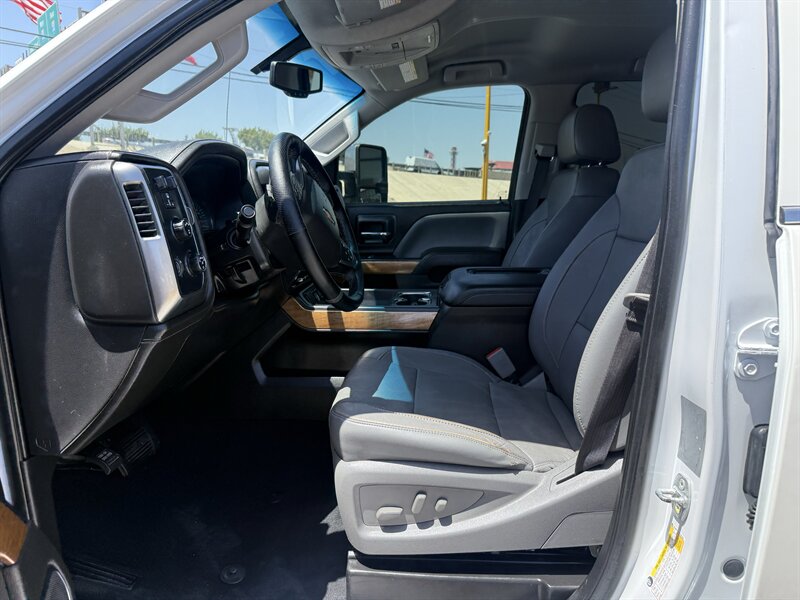2019 Chevrolet Silverado 3500HD LTZ - Photo 13 - Arlington, TX 76011
