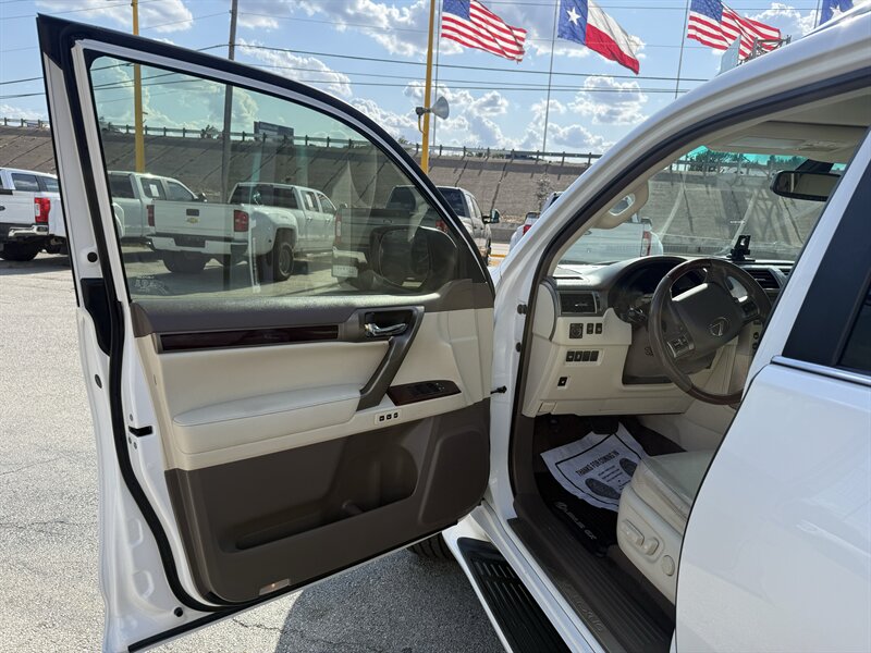 2016 Lexus GX 460 - Photo 11 - Arlington, TX 76011