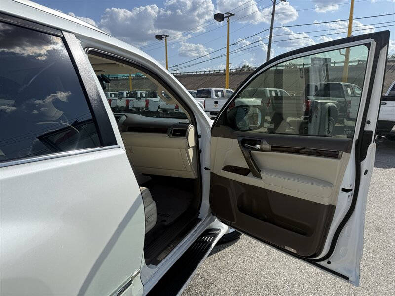 2016 Lexus GX 460 - Photo 15 - Arlington, TX 76011