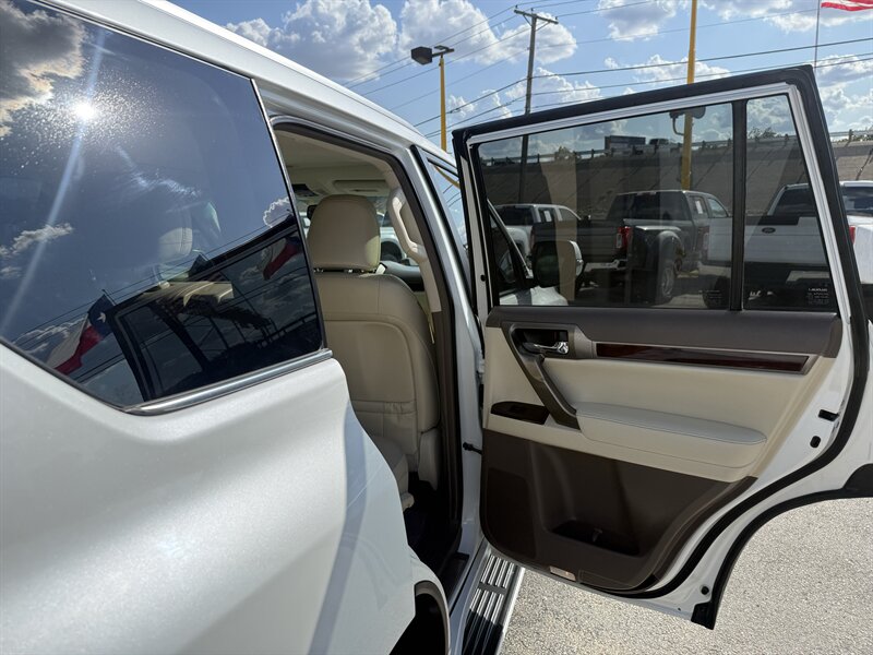 2016 Lexus GX 460 - Photo 17 - Arlington, TX 76011