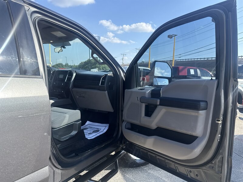 2017 Ford F-350 Super Duty XLT - Photo 17 - Arlington, TX 76011