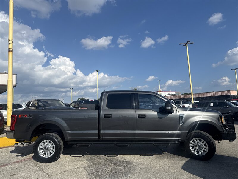 2017 Ford F-350 Super Duty XLT - Photo 4 - Arlington, TX 76011