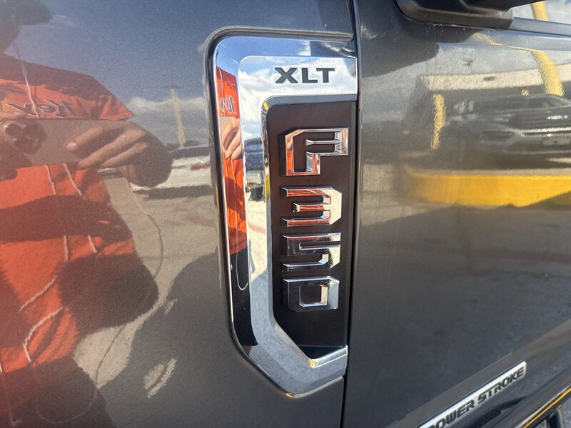 2017 Ford F-350 Super Duty XLT - Photo 12 - Arlington, TX 76011