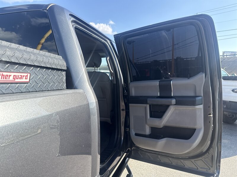 2017 Ford F-350 Super Duty XLT - Photo 19 - Arlington, TX 76011