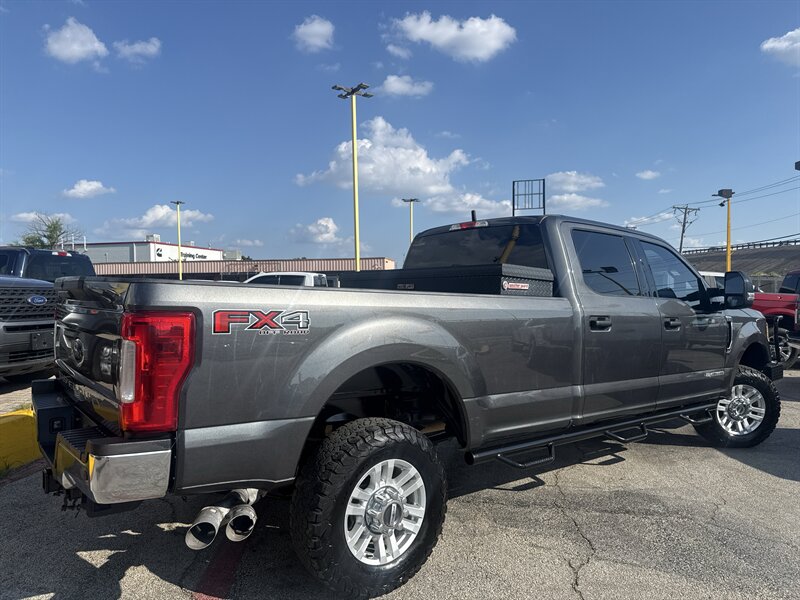 2017 Ford F-350 Super Duty XLT - Photo 5 - Arlington, TX 76011