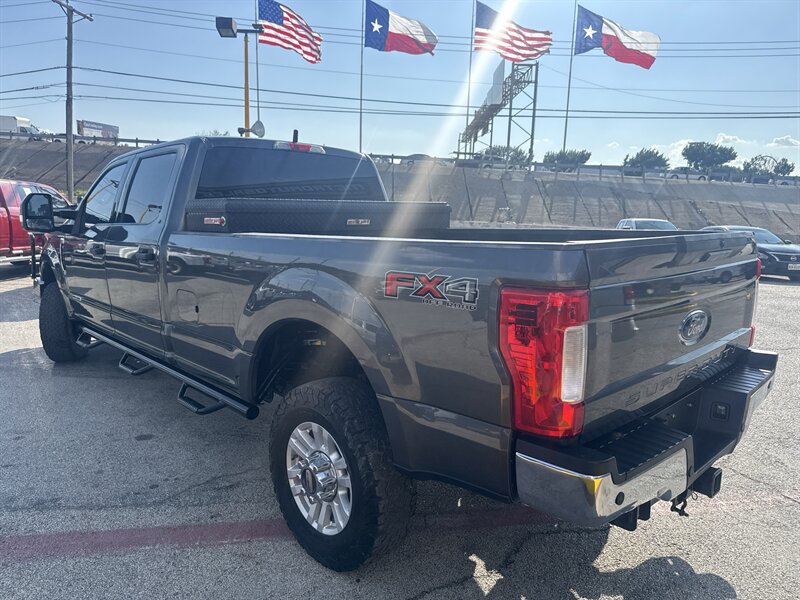 2017 Ford F-350 Super Duty XLT - Photo 7 - Arlington, TX 76011