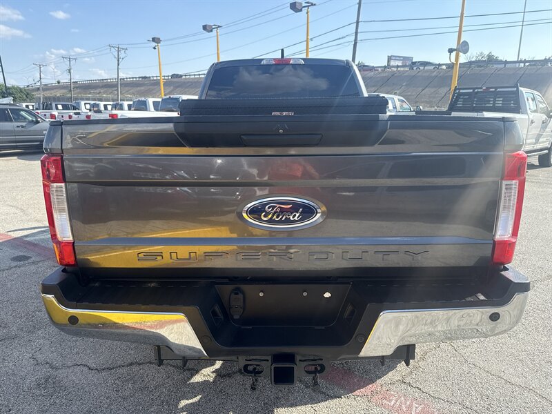 2017 Ford F-350 Super Duty XLT - Photo 6 - Arlington, TX 76011