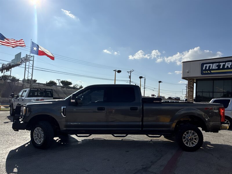 2017 Ford F-350 Super Duty XLT - Photo 8 - Arlington, TX 76011