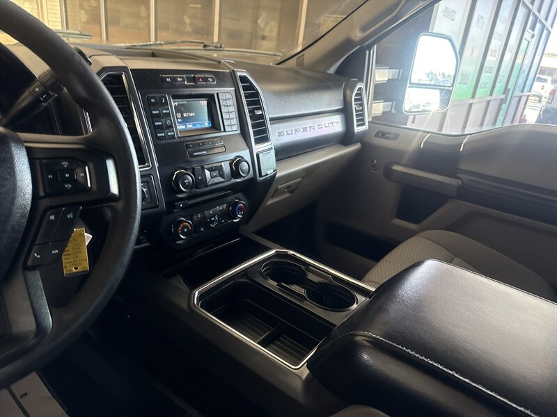 2017 Ford F-350 Super Duty XLT - Photo 28 - Arlington, TX 76011