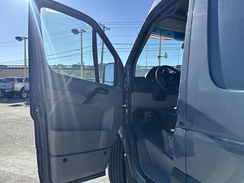 2018 Mercedes-Benz Sprinter Worker 2500 - Photo 13 - Arlington, TX 76011