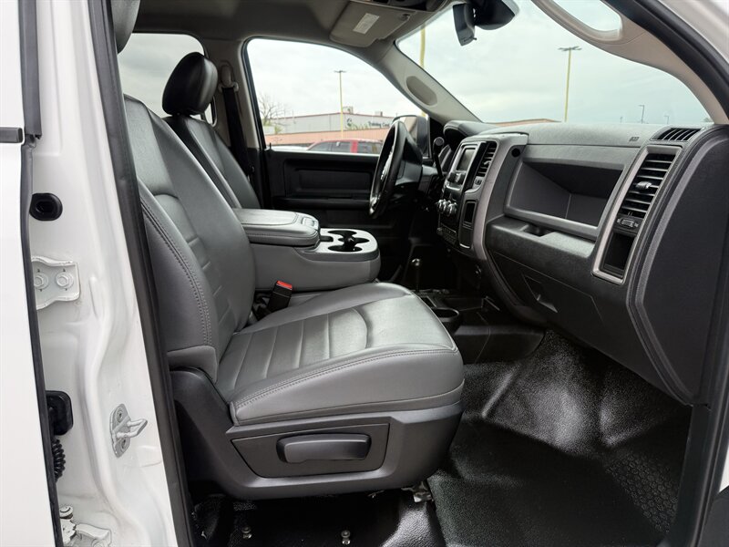 2014 RAM 4500 Flatbed - Photo 17 - Arlington, TX 76011