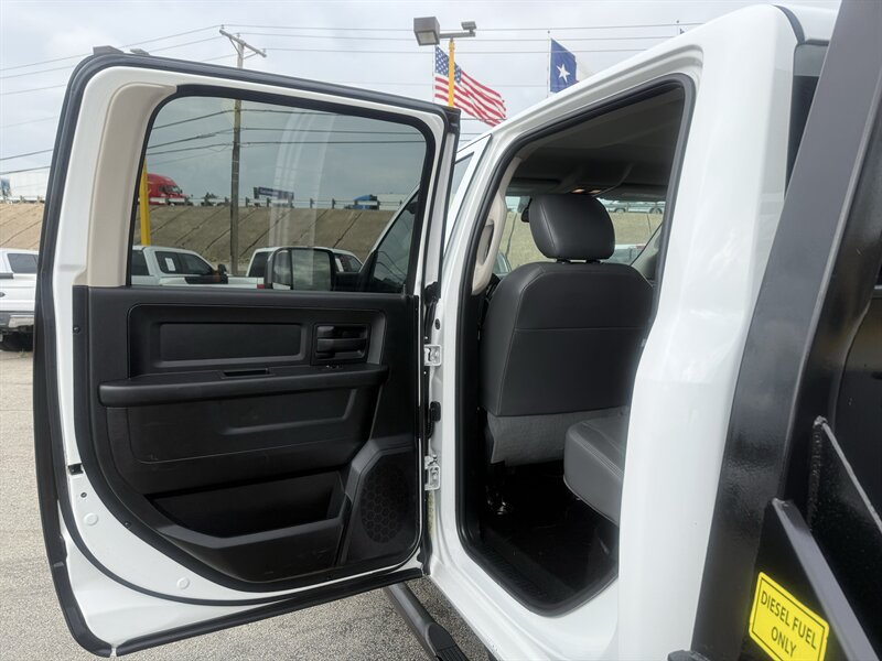 2014 RAM 4500 Flatbed - Photo 14 - Arlington, TX 76011