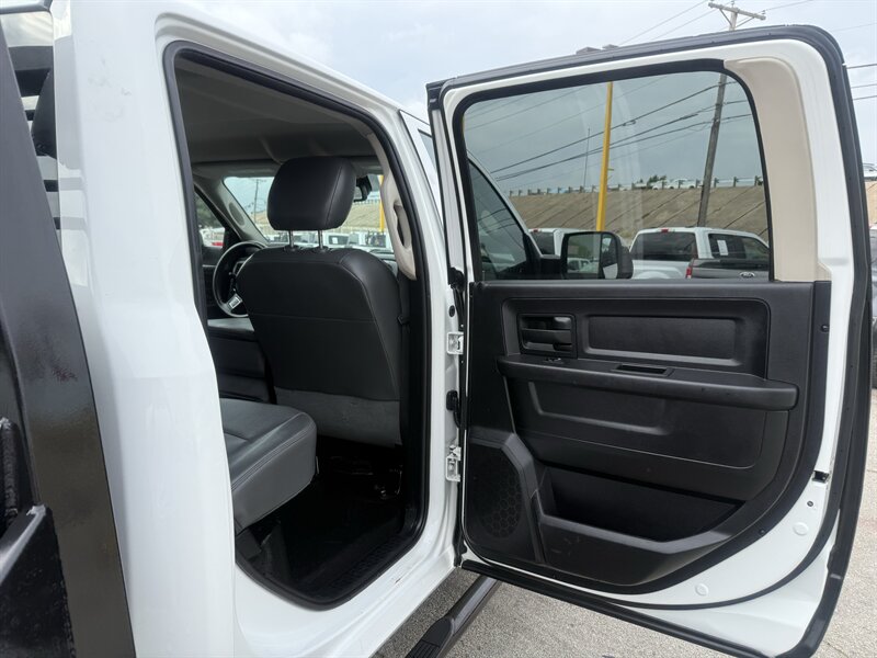 2014 RAM 4500 Flatbed - Photo 18 - Arlington, TX 76011