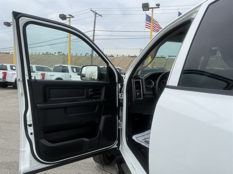 2014 RAM 4500 Flatbed - Photo 12 - Arlington, TX 76011