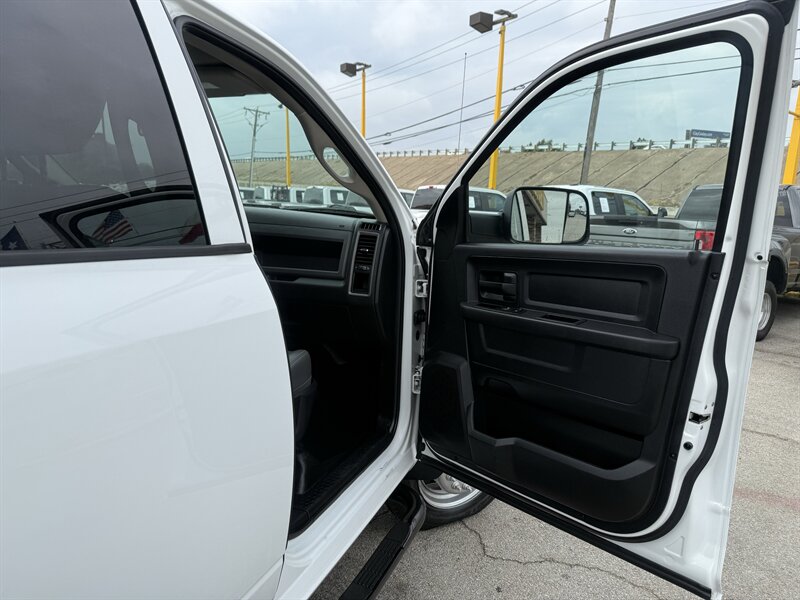 2014 RAM 4500 Flatbed - Photo 16 - Arlington, TX 76011
