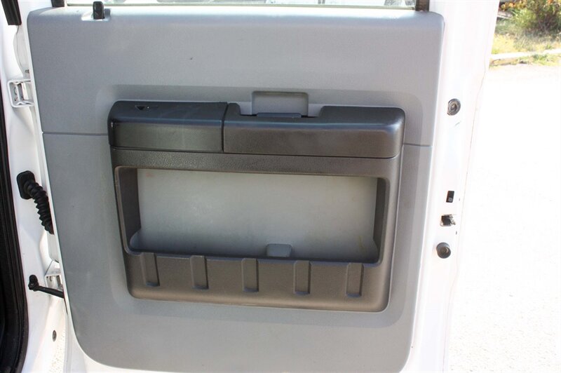 2015 FORD F550 XL - Photo 19 - Arlington, TX 76011