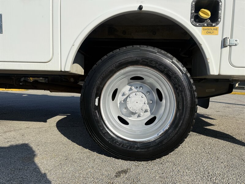 2012 Ford F-450 Super Duty Crane - Photo 10 - Arlington, TX 76011