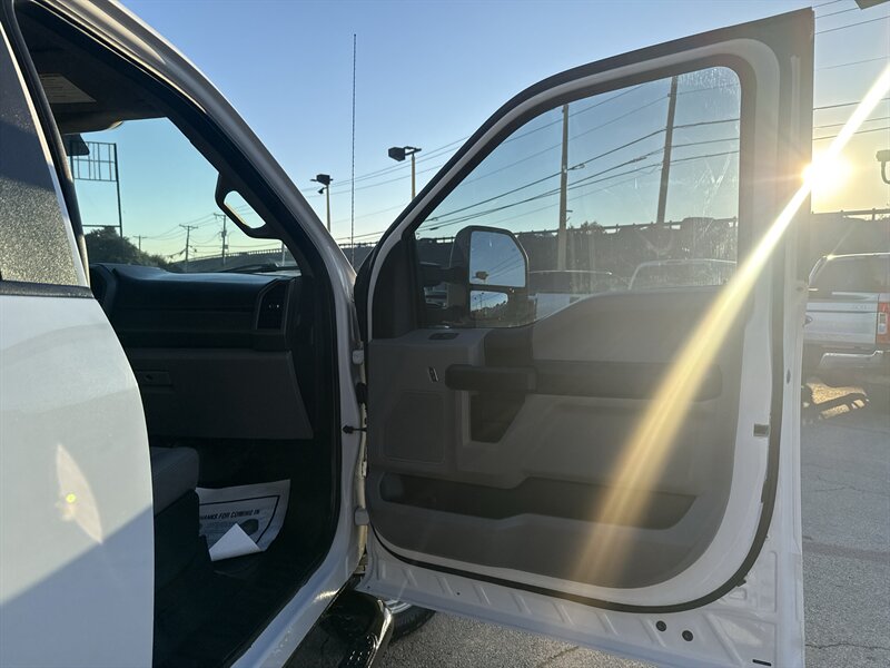 2019 Ford F-250 XL - Photo 18 - Arlington, TX 76011
