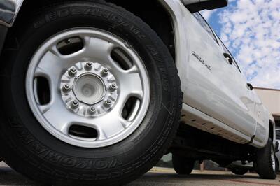 2017 Chevrolet Silverado 2500 Work Truck   - Photo 2 - Arlington, TX 76011