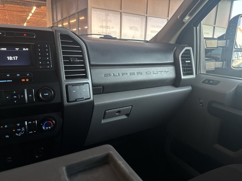2021 Ford F-250 XL - Photo 27 - Arlington, TX 76011