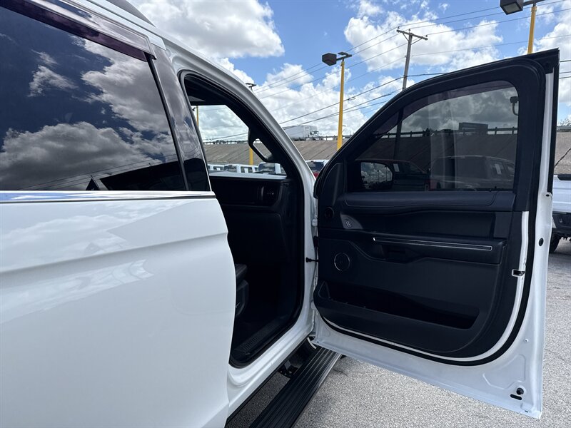 2023 Ford Expedition MAX Limited - Photo 16 - Arlington, TX 76011