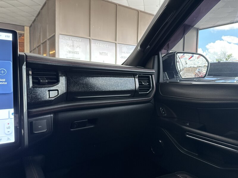 2023 Ford Expedition MAX Limited - Photo 28 - Arlington, TX 76011