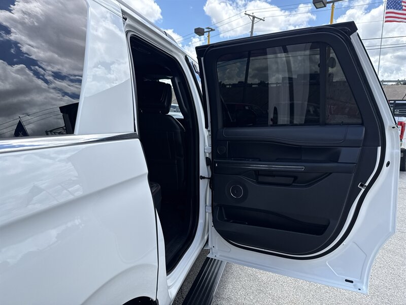 2023 Ford Expedition MAX Limited - Photo 18 - Arlington, TX 76011
