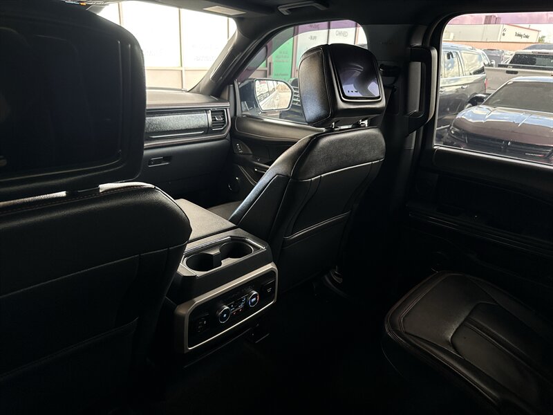 2023 Ford Expedition MAX Limited - Photo 30 - Arlington, TX 76011