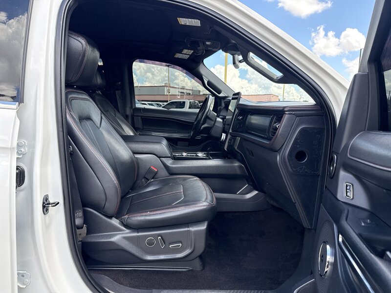 2023 Ford Expedition MAX Limited - Photo 17 - Arlington, TX 76011