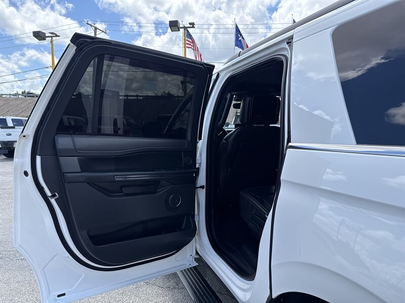 2023 Ford Expedition MAX Limited - Photo 13 - Arlington, TX 76011