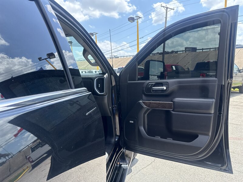 2023 GMC Sierra 3500HD Denali - Photo 18 - Arlington, TX 76011