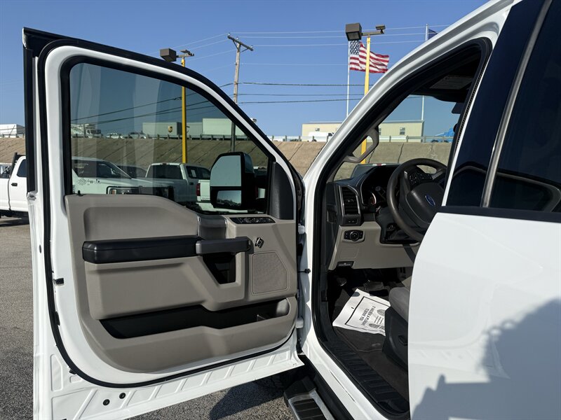 2022 Ford F-250 Super Duty XLT - Photo 13 - Arlington, TX 76011