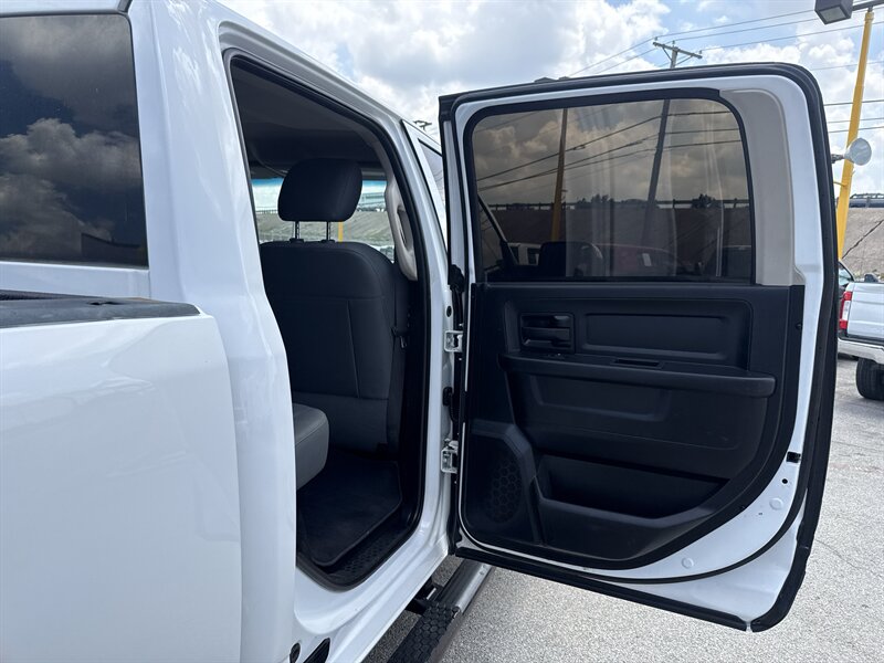 2018 RAM 3500 Tradesman - Photo 18 - Arlington, TX 76011